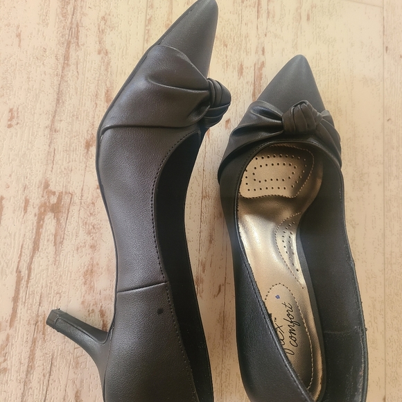 Shoes - Picture 2 of 5